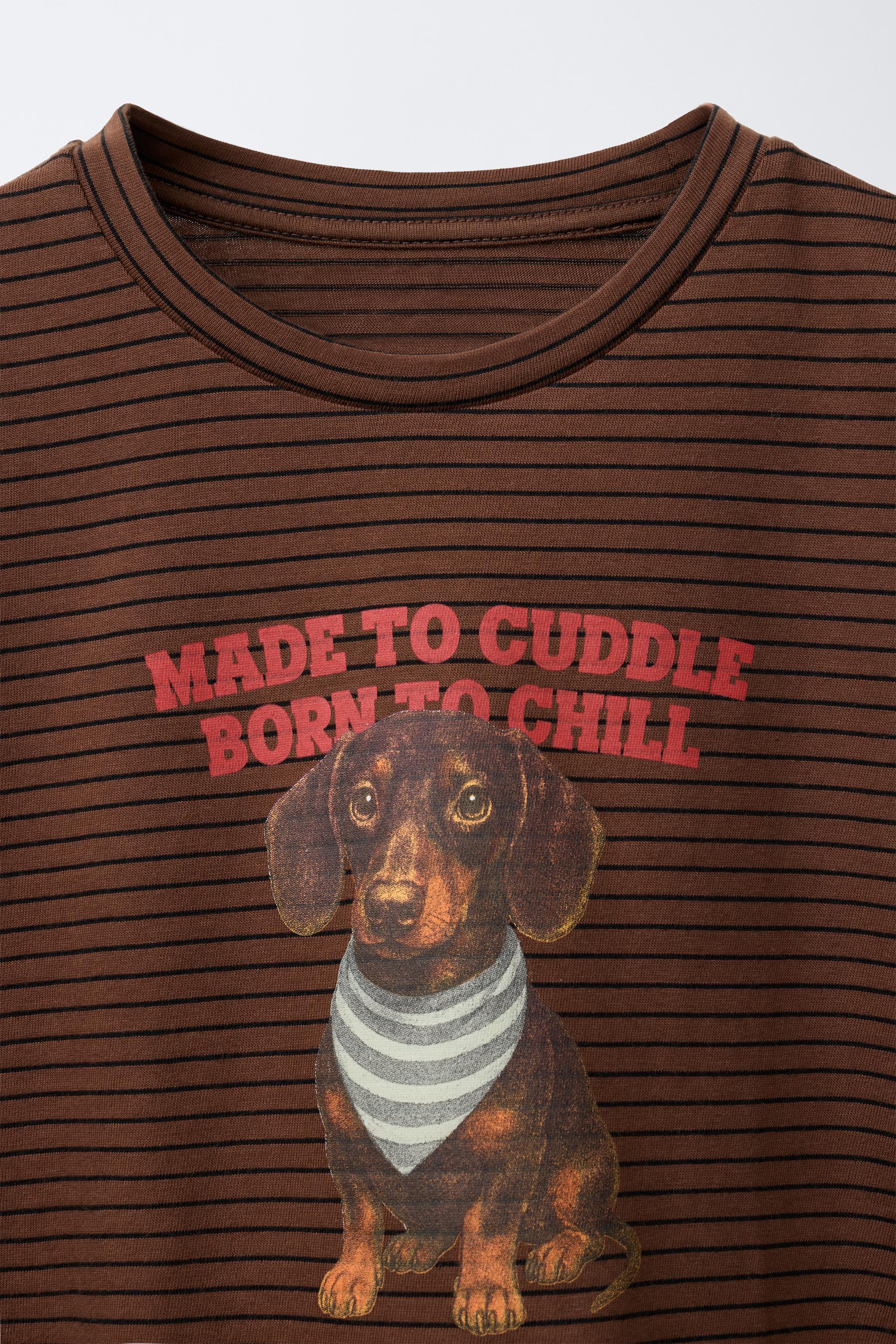 T-SHIRT À RAYURES ET CHIEN
